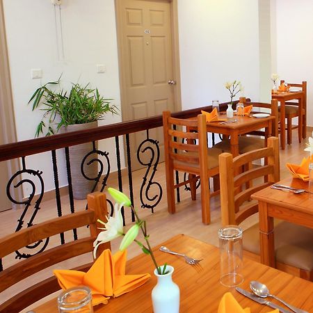 Abad Pepper Route Hotel Kochi Екстериор снимка