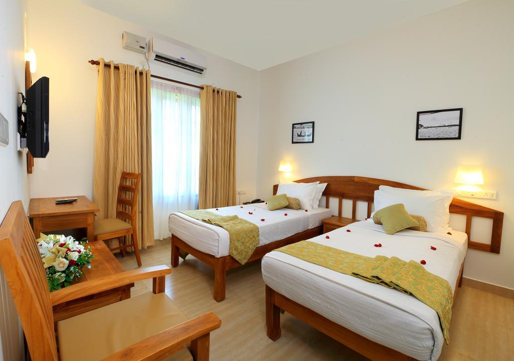 Abad Pepper Route Hotel Kochi Екстериор снимка