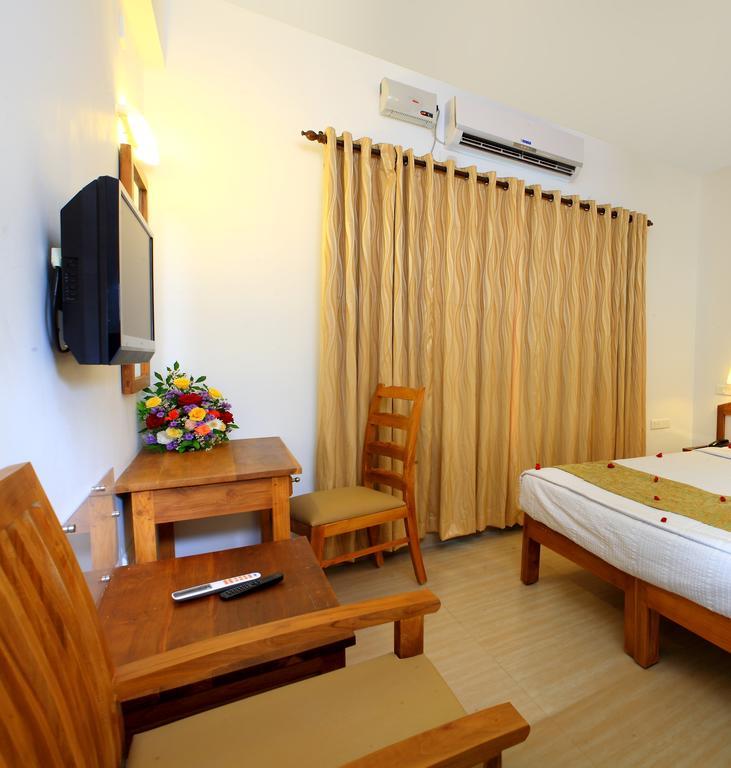 Abad Pepper Route Hotel Kochi Екстериор снимка