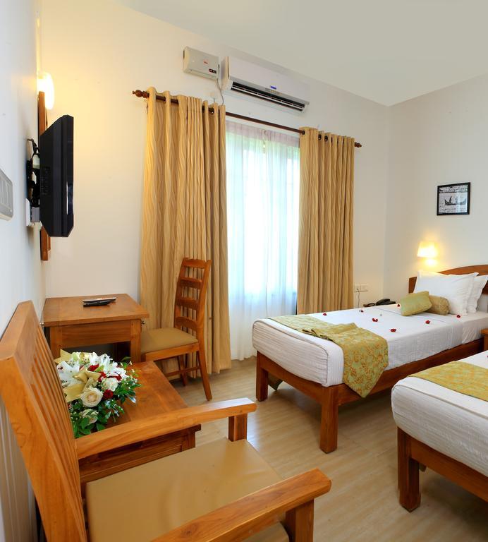 Abad Pepper Route Hotel Kochi Екстериор снимка