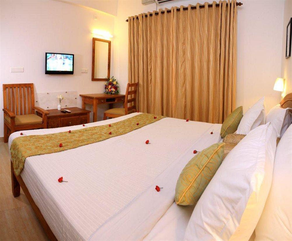 Abad Pepper Route Hotel Kochi Екстериор снимка