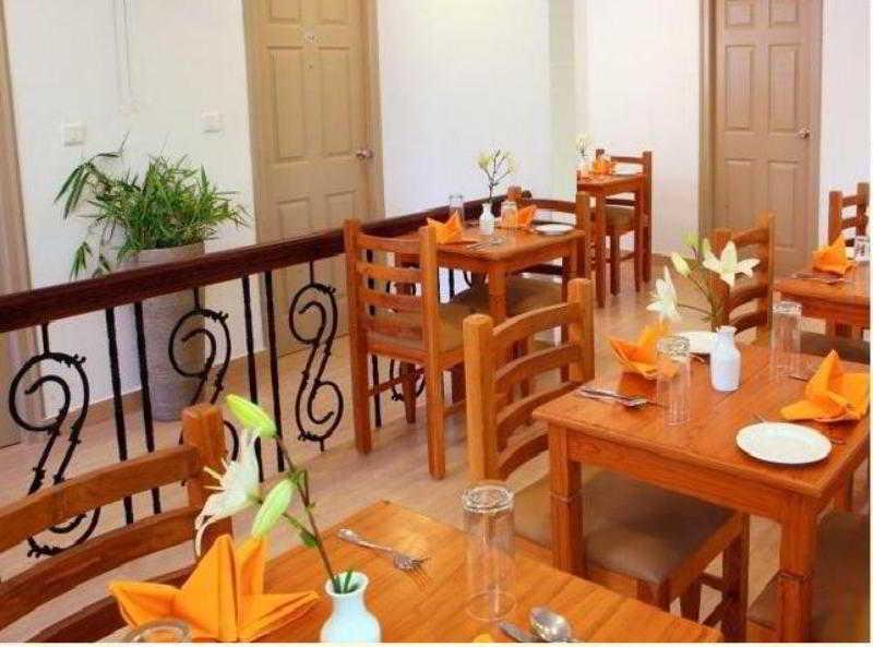 Abad Pepper Route Hotel Kochi Екстериор снимка