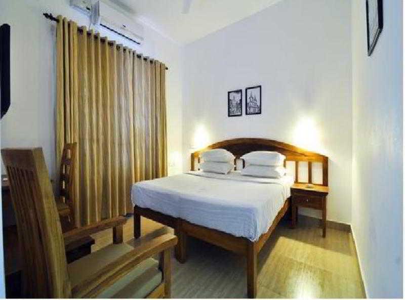 Abad Pepper Route Hotel Kochi Екстериор снимка