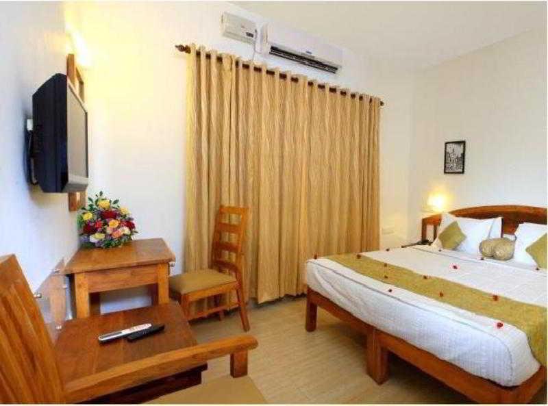 Abad Pepper Route Hotel Kochi Екстериор снимка